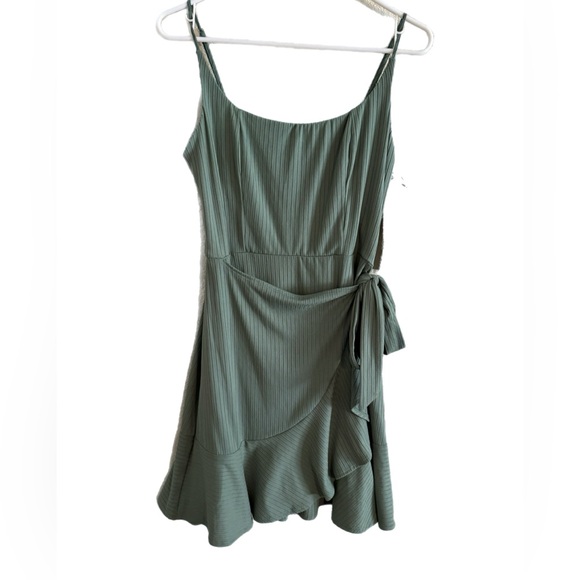 Nine Britton Sage Green Wrap Mini Dress NWT - Picture 3 of 10